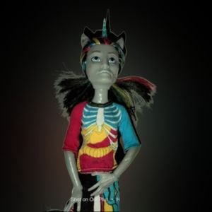 Monster High Freaky Fusion Neighthan Rot Hybrid of Zombie and Unicorn 2013
